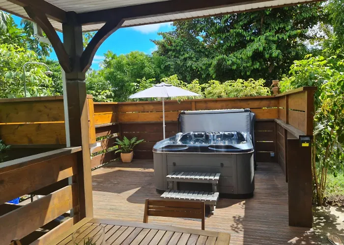 Bungalow Charmant A Le Moule Avec Piscine Et Jardin