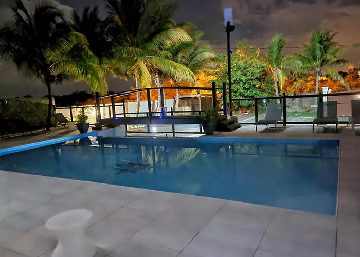 Bungalow Charmant A Le Moule Avec Piscine Et Jardin