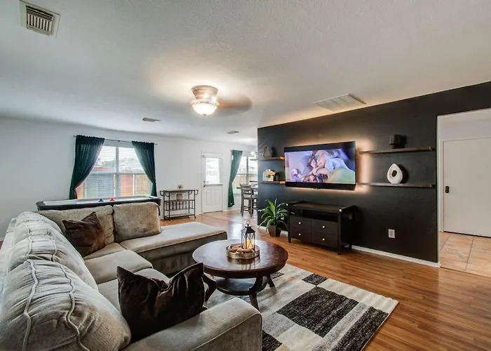 Villa Modern 4Br Retreat With Yard & Air Hockey Table Houston
