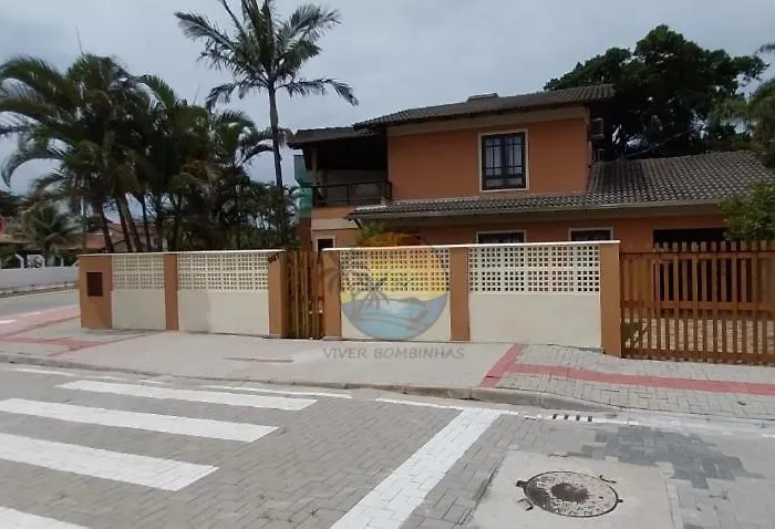 Casa No Centro Da Praia De Mariscal Perto Do Mercado E Comercio Em Geral Bombinhas