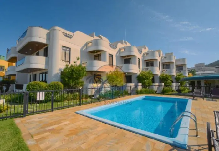 Triplex Beira Mar Com Piscina - Proximo A Comercio Em Geral Bombinhas