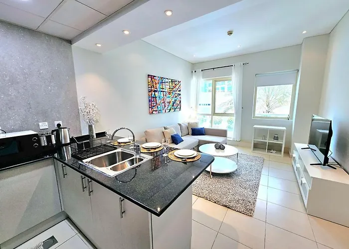 Poolside Beautifully Presented 1 Bedroom Near Jbr Beach - Sleeps 4 Dubai