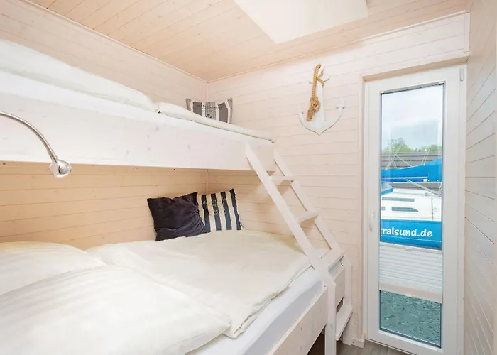 Hotel Hausboot Sophie in Stralsund