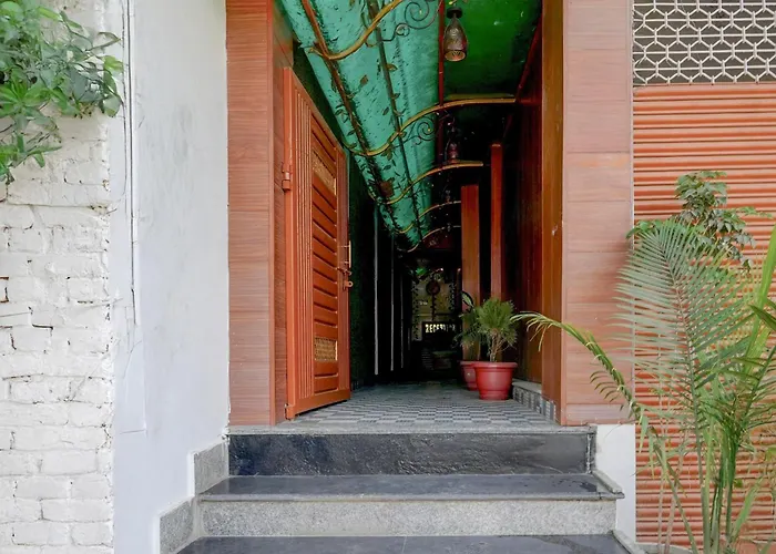 Hotel O Cozy Home Stay Premium Varanasi