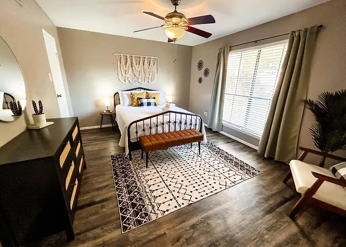 Ferienwohnung Vibrant Texan Escape With Patio & Gated Community Houston