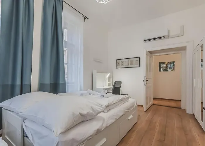 Prague Old Town Walkable Flat,Kitchen, New Bathroom