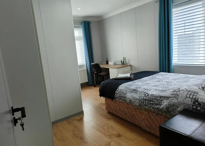 Modern Ensuite Double Bedroom In Dundrum Dublin