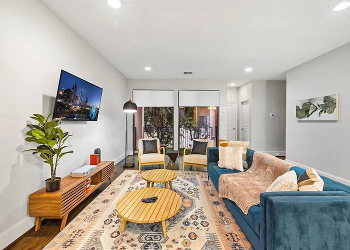 Villa Near Midtown Downtown Games Wifi Balcony Pets Houston
