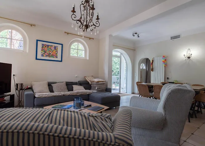 Villa Large House With Garden Near The Sea Saint-Raphaël