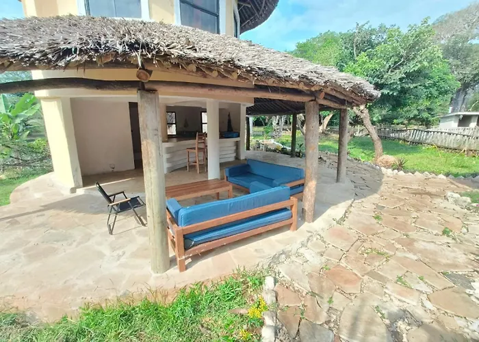 Ferienwohnung Tiny house, kitchen downstairs Shimoni