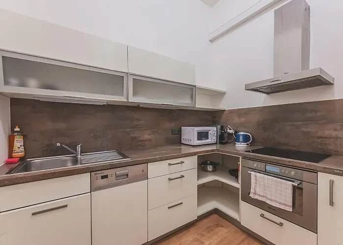 Prague Old Town Walkable Flat,Kitchen, New Bathroom