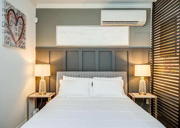 Heights Oasis - Chic Houston Heights Private Studio