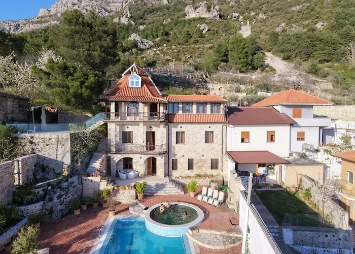 Villa Celaj “The Castle” Krujë