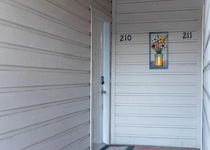 Mariners Village Tranquil Condo Seabrook