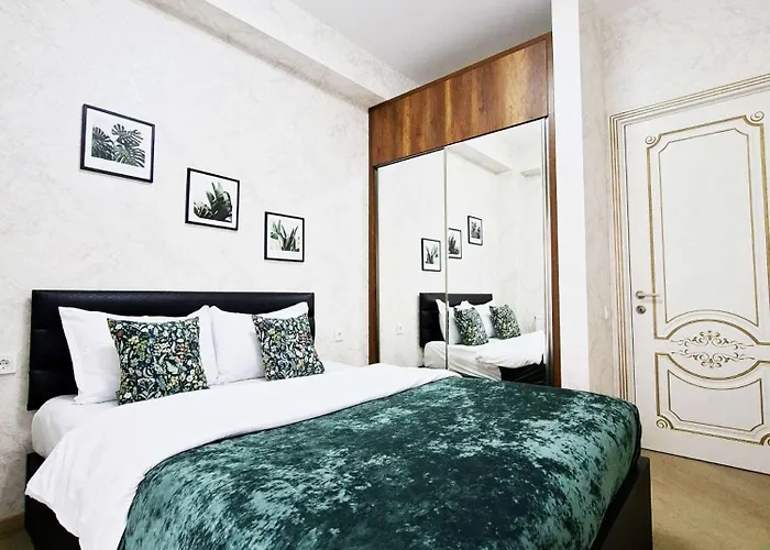 Cozy 1 Bedroom Apartment With Balcony In Central Tbilisi