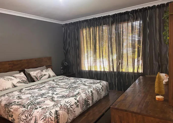Luxury Retreat With Swim Spa, Outdoor Bar! Canning Vale Perth