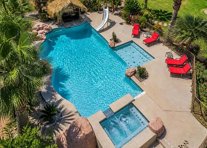 Resort Style Villa For Families & Groups With Pool, Hot Tub, Basketball, Mini Golf. Las Vegas