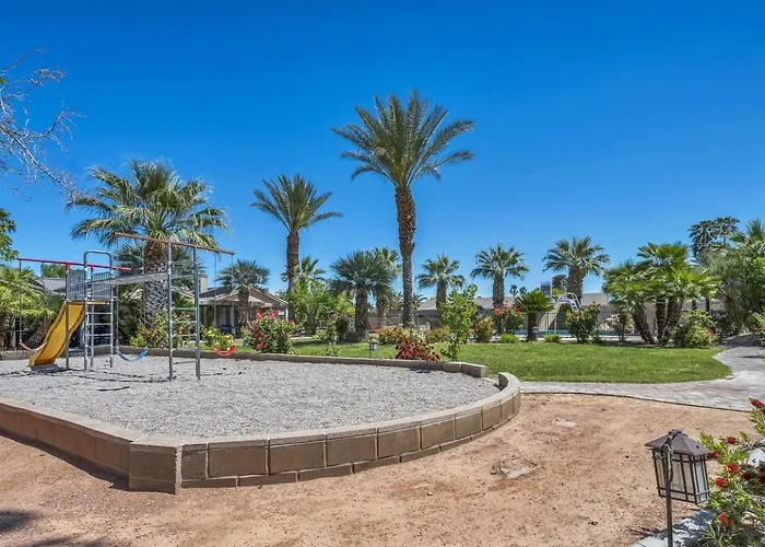 Resort Style Villa For Families & Groups With Pool, Hot Tub, Basketball, Mini Golf. Las Vegas