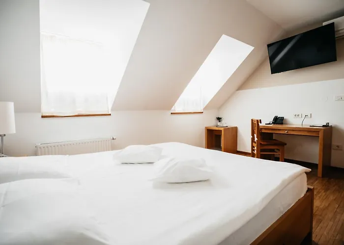 Hotel Dvor Jezersek Brnik Cerklje na Gorenjskem