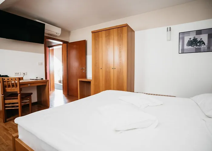 Hotel Dvor Jezersek Brnik Cerklje na Gorenjskem