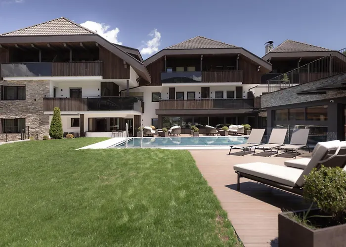 Aparthotel Familiaris - Family Apartments - Pools & Spa In Dolomites Olang