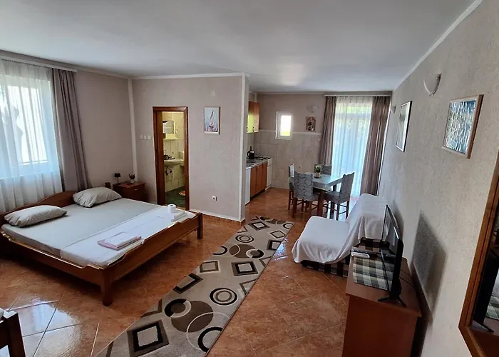 Ivanovic Family Studio Apartments Sutomore