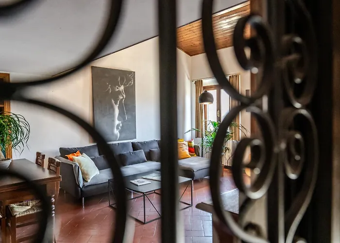 Via Ricasoli Apartment, Next To Accademia Florenz