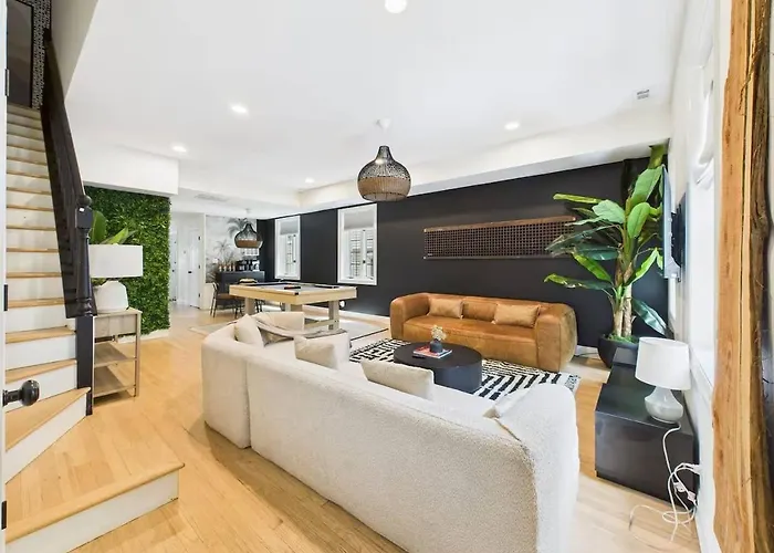 Luxe Chicago Retreat Game Room, Deck Fire Pit