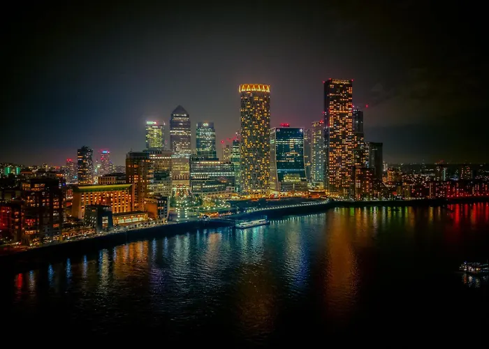 Canary Riverside Plaza London, Vignette Collection