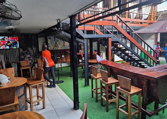 Q2 Bar & Guesthouse Daressalam