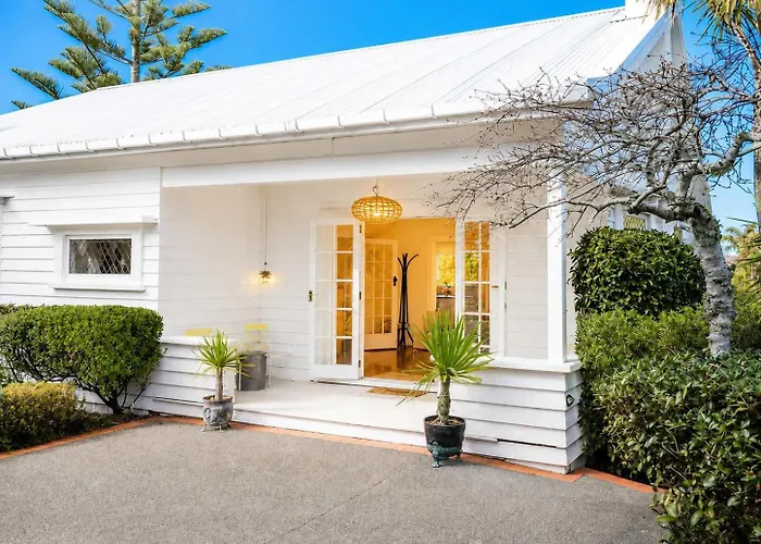 Island Villa- Stay Waiheke Oneroa