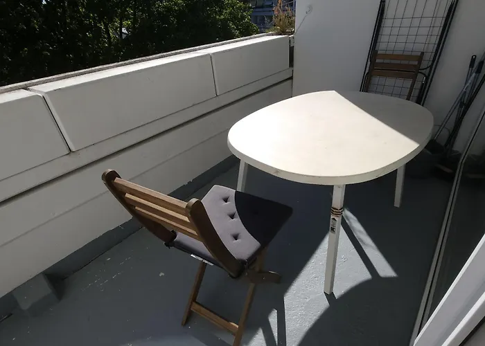 1-Zi Apartment Nähe U-Bahn U-3, Balkon, Garage München