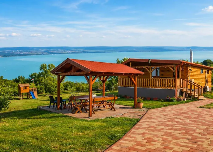 Adam Nyaralohaz Balatonalmádi