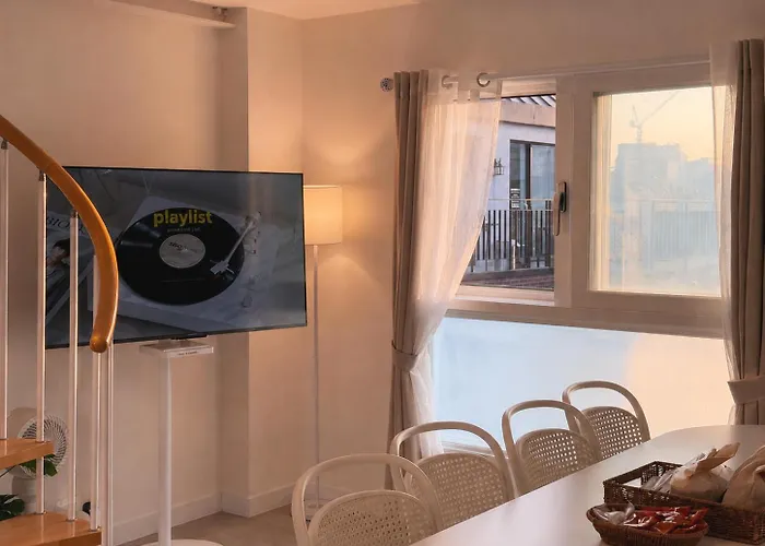 Hongdae 4Min Walk #3Bd 2Ba #Baby Crib #8 Queen Beds #Private Terrace Seoul