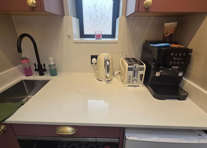 Heathrow Royal Apartment London