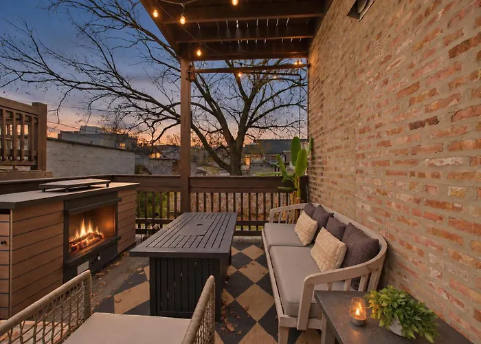 Luxe Chicago Retreat Game Room, Deck Fire Pit