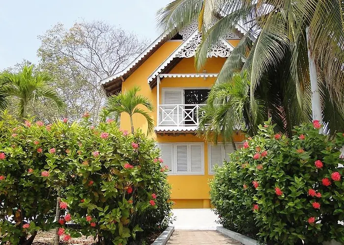 Golden Frog Hostels Isla Grande 