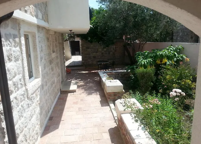Apartments Lanmari Risan