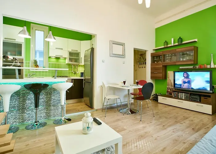 Studio Apartment Green Wall Zagreb