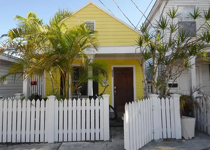 Villa Olivia Street Retreat Key West