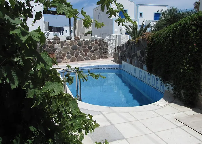 Villa Garden Fira 