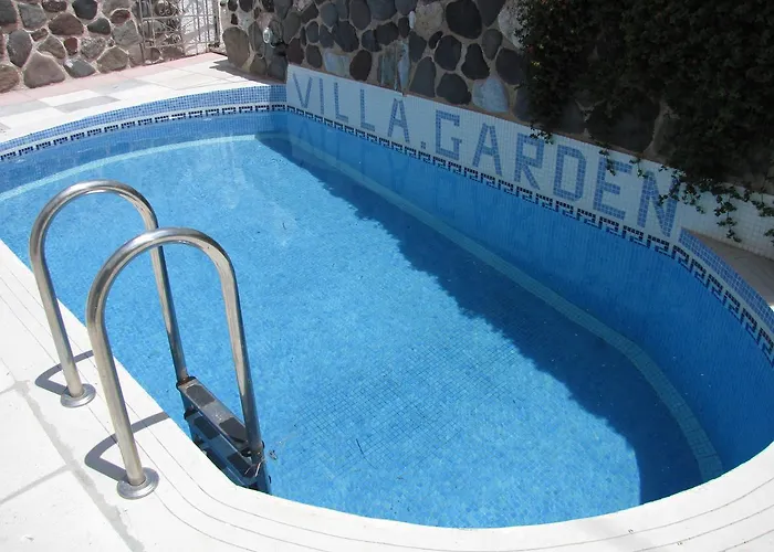 Villa Garden Fira 