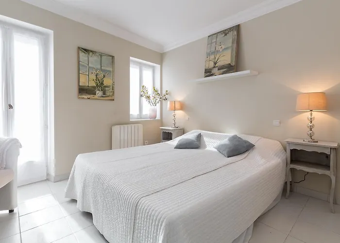 A Lovely Split Level Townhouse In The Heart Of Cannes Next To The Marche Forville And The Palais 1749