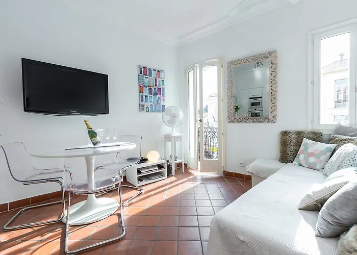 A Lovely Split Level Townhouse In The Heart Of Cannes Next To The Marche Forville And The Palais 1749