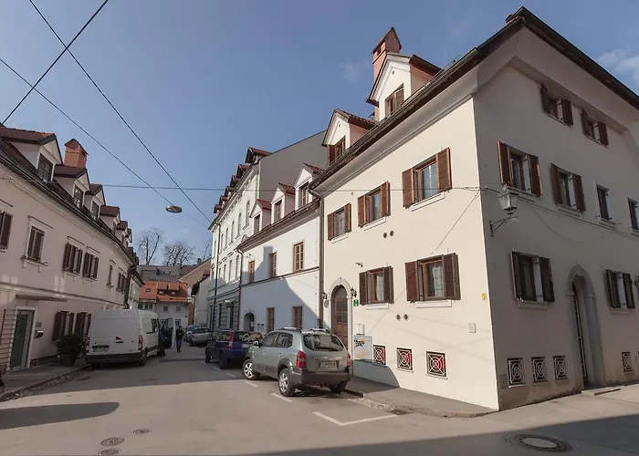 Spacious 2-Bedroom Apartment Zabjak With Ac Tour As Laibach