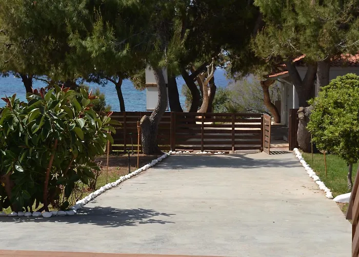 Artemis Suites Romanos 