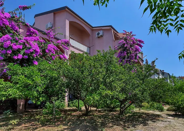 Apartments Roza Makarska