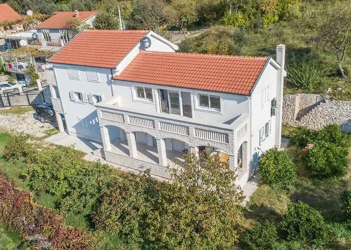 Queen Teuta - Sea View - Private Parking & Garden - Bbq Grill Risan
