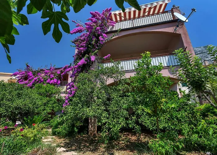 Apartments Roza Makarska