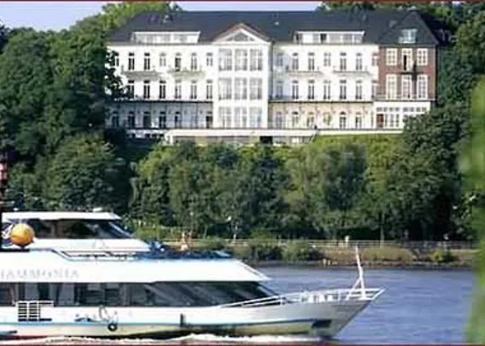 Das Weisse Hotel An Der Elbchaussee Hamburg